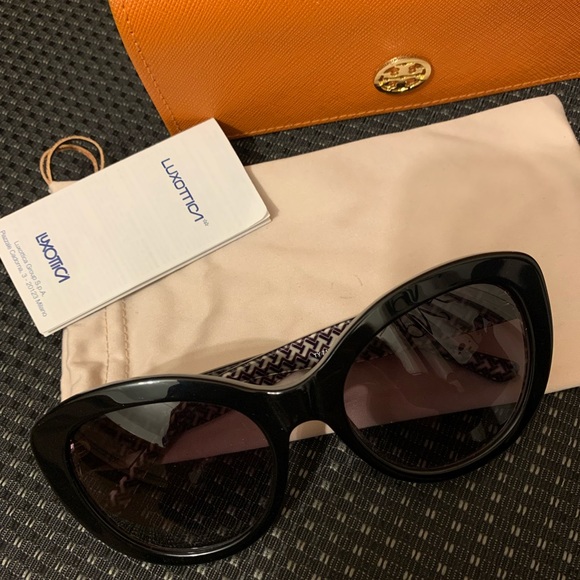 𝗧𝗢𝗥𝗬 𝗕𝗨𝗥𝗖𝗛 𝗧𝗬7121 - Picture 2 of 6